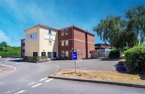 Quedgeley Apartment | GO2 Gloucester Hotel by OYO | Standard Double