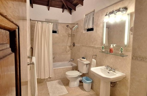 Wotton Hotel | GoBajac