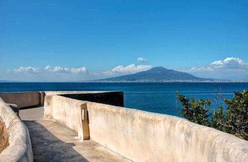 Vico Equense Apartment | GOCCE VILLAS - Casa Rosada Waterfront Villa With Private Pool