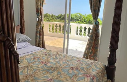 Cabrera Hotel | GodFather #7 Balcony, Large Sofa-bed at Casablanca