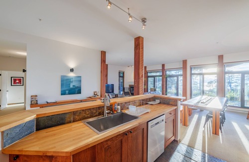 Ucluelet Condo | Goin'Left - Large 3br Retreat with Spectacular Ocean Views
