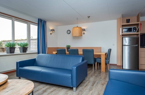 Elburg Cabin | Going on holiday with the entire family? Stay at our freestanding bungalow with a view of the Veluwemeer or at the courtyard garden.