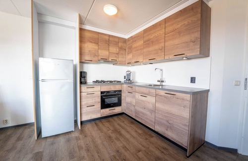 Elburg Cabin | Going on holiday with the entire family? Stay at our freestanding bungalow with a view of the Veluwemeer or at the courtyard garden.