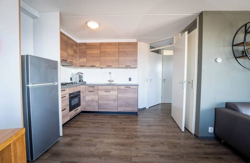 Elburg Cabin | Going on holiday with the entire family? Stay at our freestanding bungalow with a view of the Veluwemeer or at the courtyard garden.