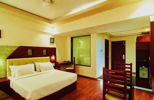 Chithirapuram Hotel | Gokulam Park Munnar