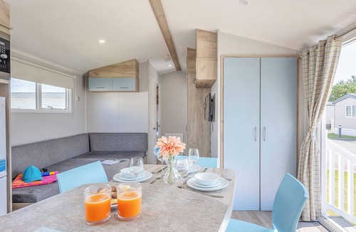 Helston House | Gold Caravan with parking, ensuite & decking