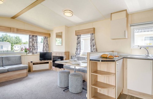 Ryde House | Gold Caravan with decking & sea view 6 P