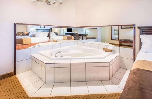 Lloydminster Hotel | Gold Circle Inn