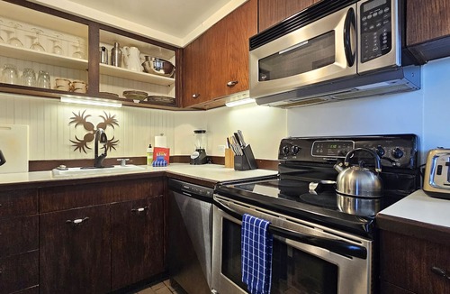 Diamond Head - Kapahulu - St. Louis Condo | Gold Coast Ocean View One Bedroom w/Full Kitchen & WiFi