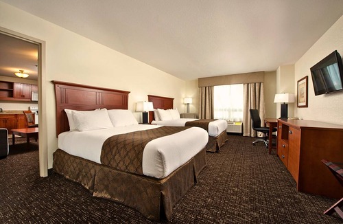 North Battleford Hotel | Gold Eagle Lodge