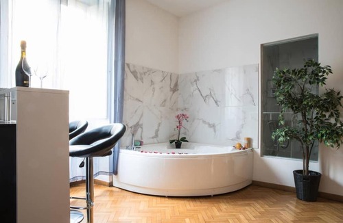 Trastevere Apartment | Gold Fabulous Jacuzzi Suite Trastevere
