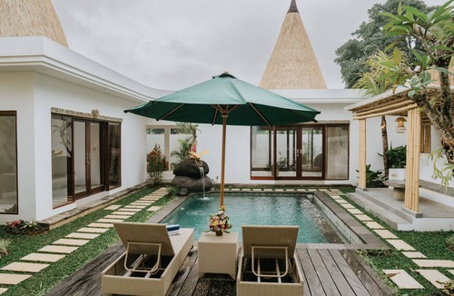 Mas Villa | Golden Bee