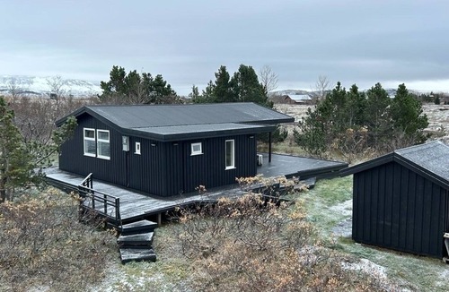 Veidilundur Cabin | Golden Circle Thingvellir Lake Cabin Hot Tub/Sauna