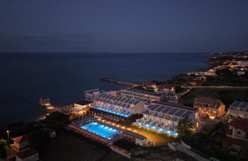 Drosia Hotel | Golden Coast Beachfront Resort