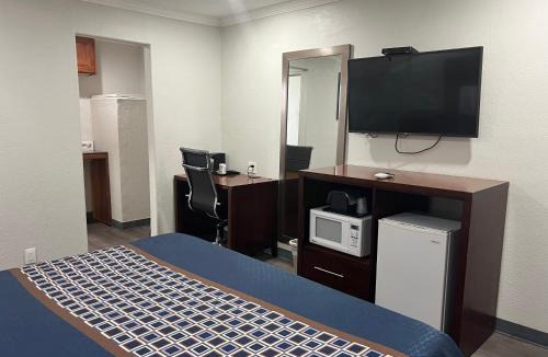 Dorris Hotel | Golden Eagle Motel