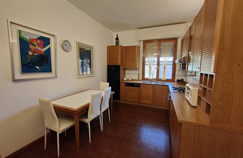 Lungarno del Tempio Apartment | Golden Florence, your apartment very near to the center, 3 rooms AC Parking Bus.