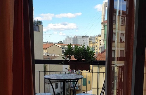 Lungarno del Tempio Apartment | Golden Florence, your apartment very near to the center, 3 rooms AC Parking Bus.