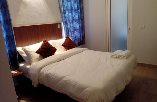 Indirapuram Hotel | Golden Frame Hotel