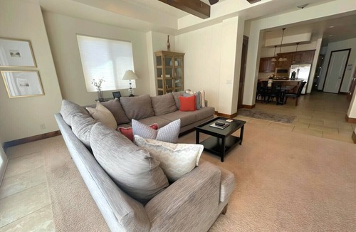 Washington Villa | Golden golf course views & pools