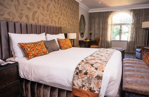 Scottsville Hotel | Golden Horse Hotel