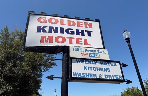 Gresham Hotel | Golden Knight Motel