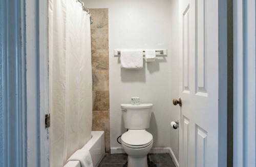 Riverside Terrace Hotel | Golden Motel Near Houston Medical Center