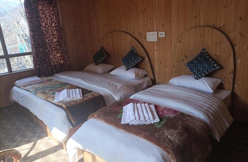 Laripora Hotel | Golden Palace Pahalgam