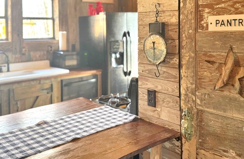 Broken Bow Cabin | Golden Pines Cabin | Hot Tub + Fire Pit