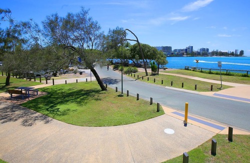 Golden Beach Apartment | Golden Shores U7, 21 Landsborough Parade