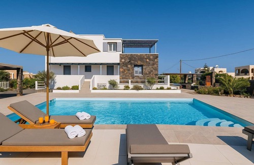 Agia Paraskevi House | Golden Sunrise Suites - Santorini Lux Family Suite