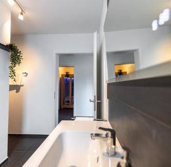 Rittersdorf Apartment | Golden Timber Suite