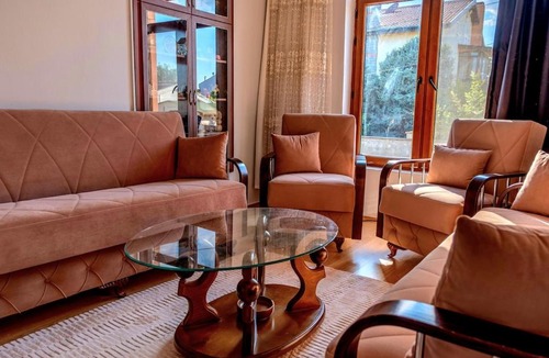 Karaagac Mahallesi House | Golden Tree