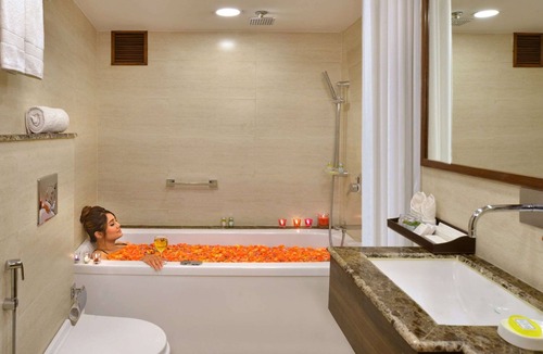 Srinagar Hotel | Golden Tulip Srinagar