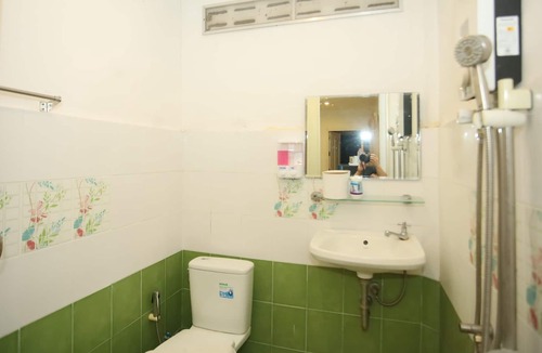Suan Phueng Hotel | Golden View Resort