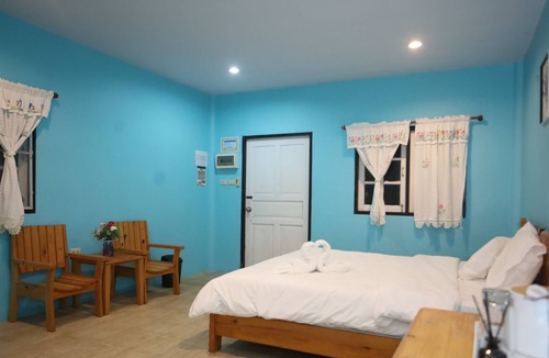Suan Phueng Hotel | Golden View Resort