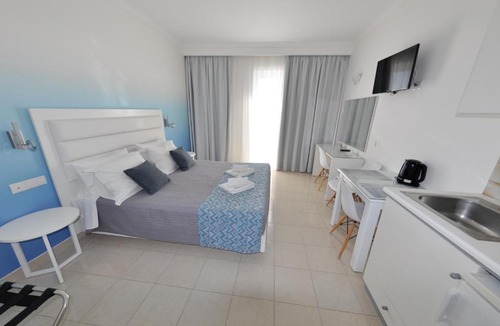 Vlicha Apartment | Golden View Studios