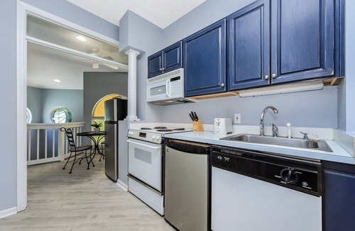 Miramar Beach Apartment | Golf Carts ~ Bayfront ~ Pet Friendly ~ Pool