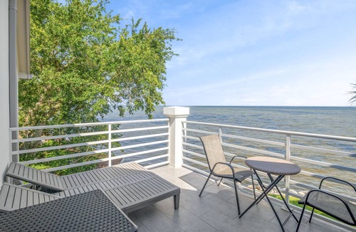 Miramar Beach Apartment | Golf Carts ~ Bayfront ~ Pet Friendly ~ Pool