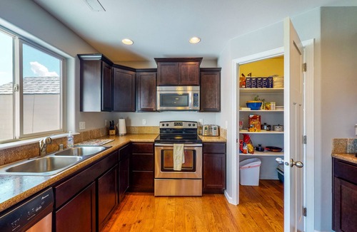 Moses Lake House | Golf course getaway on 5th hole, across from Potholes State Park - dog-friendly