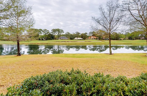 Laurel Grove House | Golf-course home with lake view, central AC, & W/D - near beach