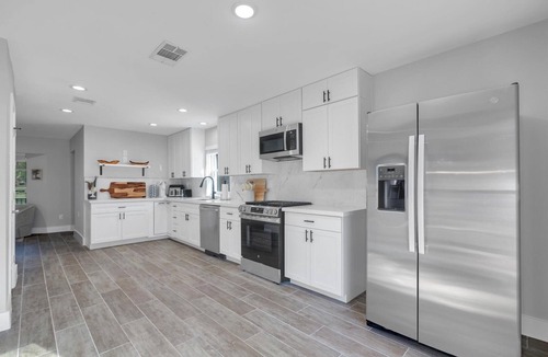 Conroe House | Golf Course Mansion-Pool-Massive TVs-Sonos surround sound-Sleeps 16+