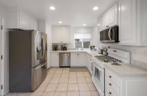 Thousand Oaks House | Golf course & Mountain View with Jacuzzi. Peaceful home. Family friendly.