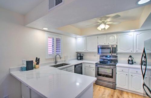 Paradise Valley Village House | Golf Course & Mtn Views: Paradise Valley Condo!