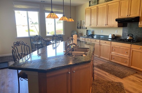 Callender House | Golf course & ocean view in gated community