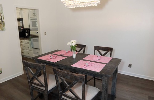 Warner Robins House | Golf Course Retreat w/Sunroom, Pool Table & Patio