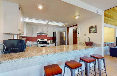 Bainbridge Island House | Golf-course-view house with deck, fireplace, grill - near ferry