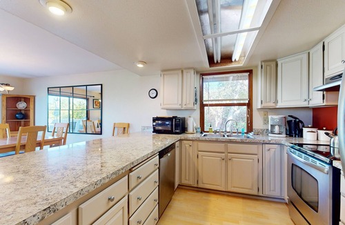 Bainbridge Island House | Golf-course-view house with deck, fireplace, grill - near ferry