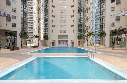 Bonifacio Global City Condo | Golf Course View 2 Bedroom Serviced Condo in Central BGC! NEAR AIRPORT 48sqm