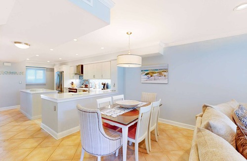Shipyard Plantation Condo | Golf-course view condo with central AC, free WiFi & shared pool - walk to beach