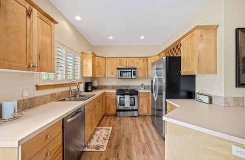 Blanchard Condo | Golf course view condo near Stone Ridge with deck & BBQ
